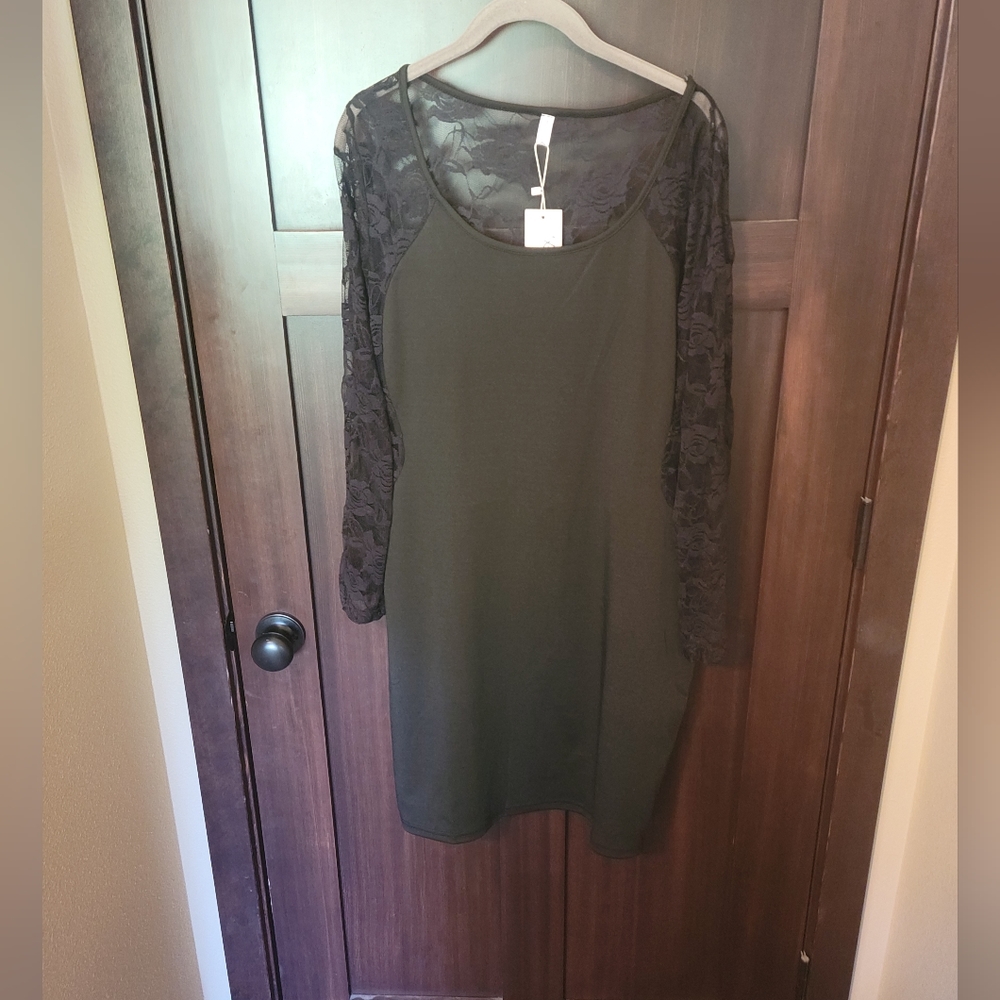 NWT Rose Gal Women's Black Bodycon Lace Back & Sleeves Dress Size Large